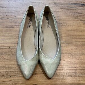 NWOT Life Stride Women's Gold Pointed Toe Flats